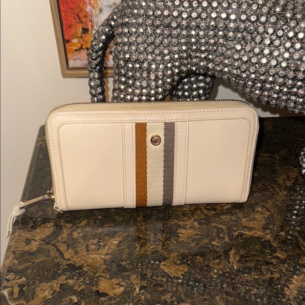 Elegant Cream Wallet with Stripes